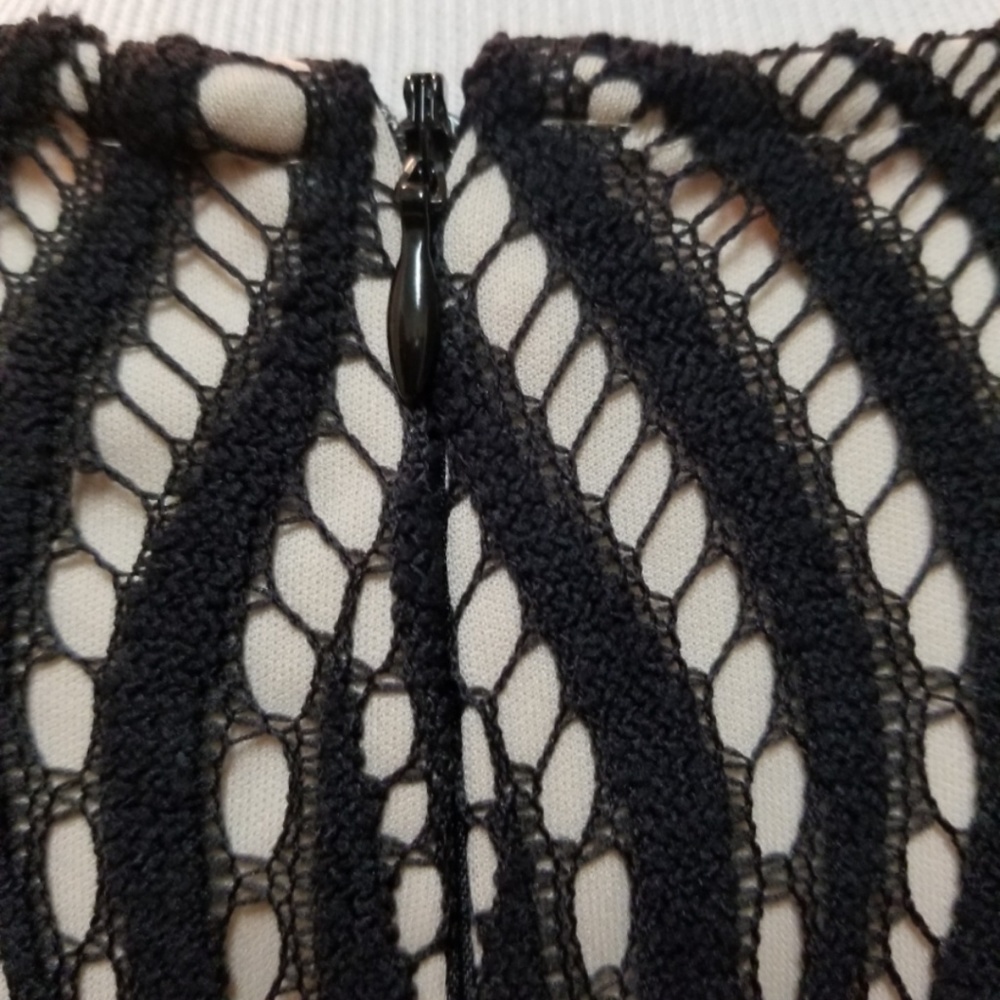 🆕️⬇️🎉HOST PICK🎉 Julia Jordan Black Fringed Hem Lace Shift Dress - Picture 7 of 9